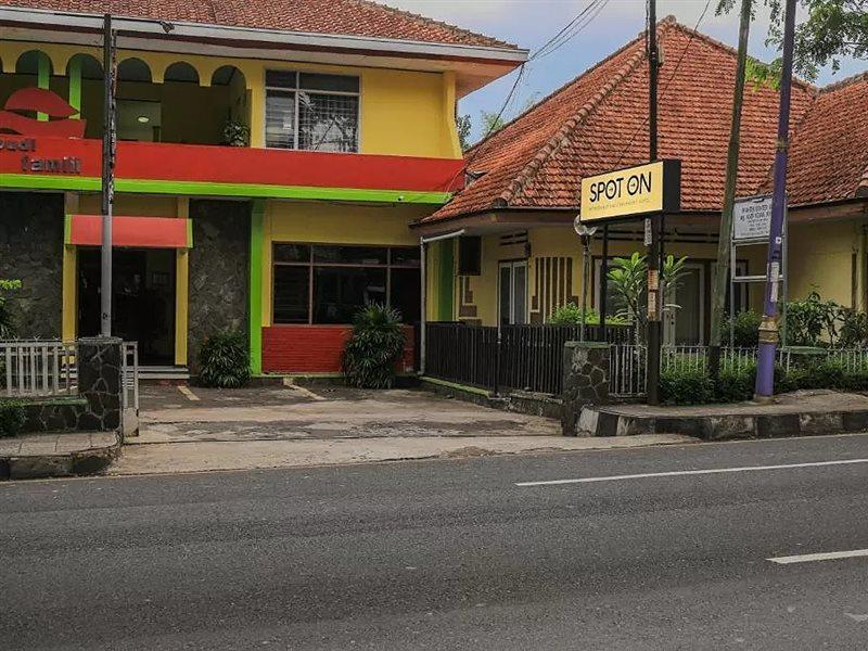 Oyo Life 1708 Hotel Budi Famili 1 Syariah Ciamis Exterior foto