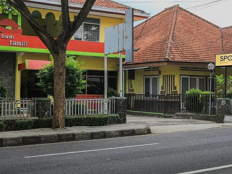 Oyo Life 1708 Hotel Budi Famili 1 Syariah Ciamis Exterior foto