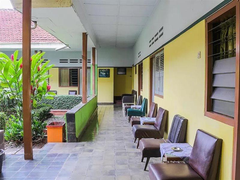 Oyo Life 1708 Hotel Budi Famili 1 Syariah Ciamis Exterior foto