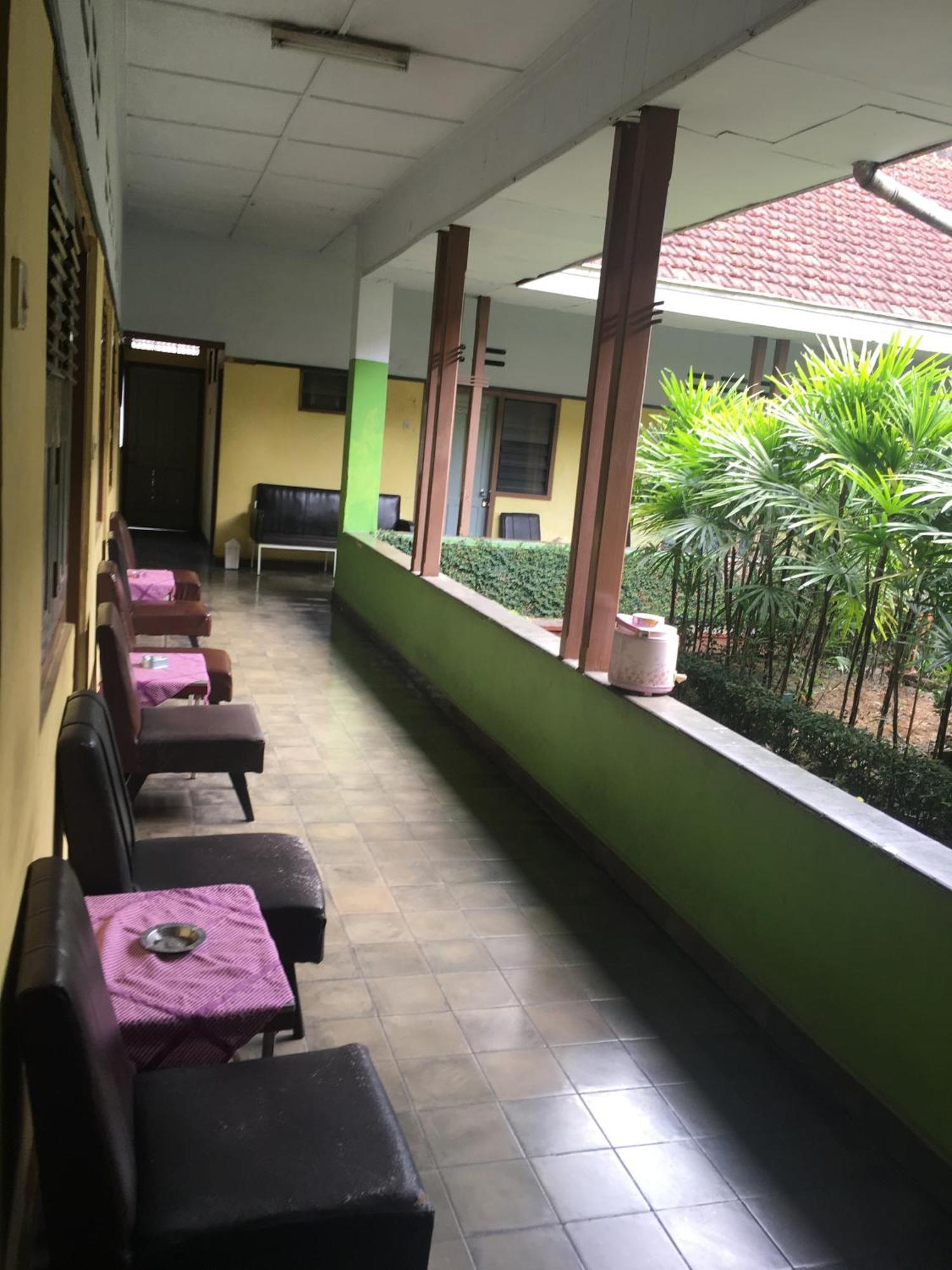 Oyo Life 1708 Hotel Budi Famili 1 Syariah Ciamis Exterior foto